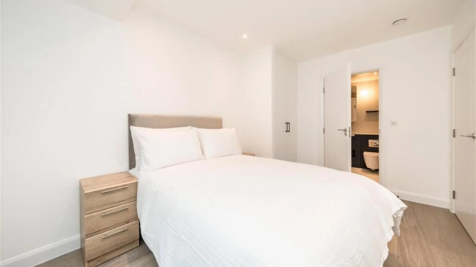London Excel 2 Bed Apartment 0*,  United Kingdom